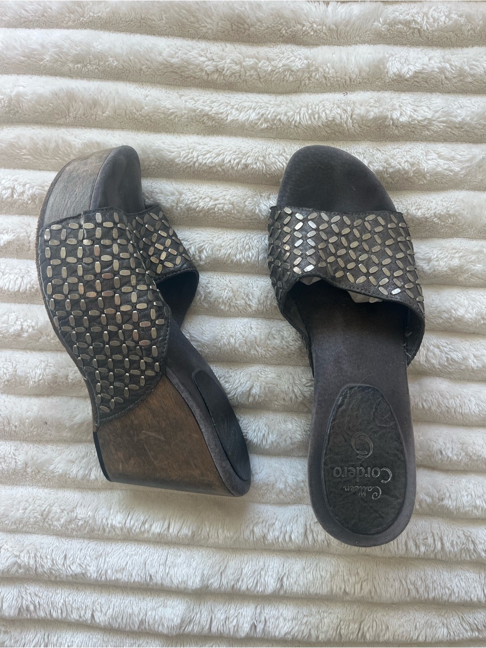 Calleen Cordero Womenโs Metallic Brown Wedge Slide Sandals